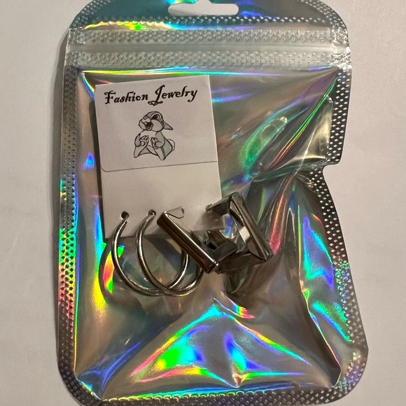 NWT Two Pairs of Sliver Small Round & Square Hoop Earrings - Picture 4 of 4